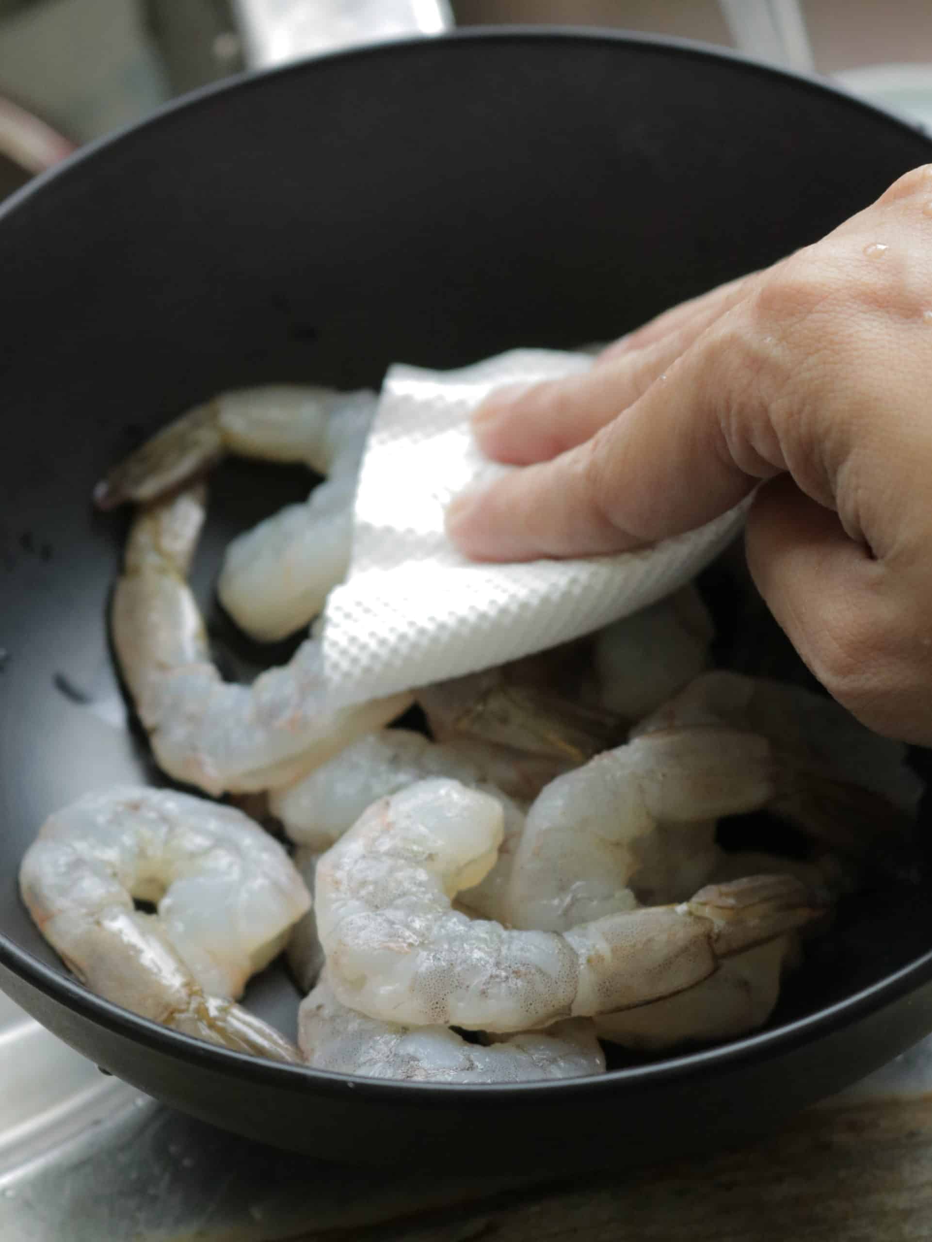 pat dry shrimp of excess water.