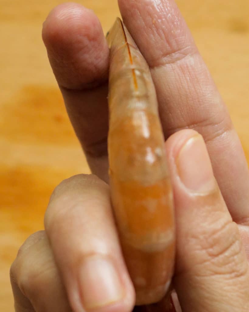 how to hold the shrimp to devein it