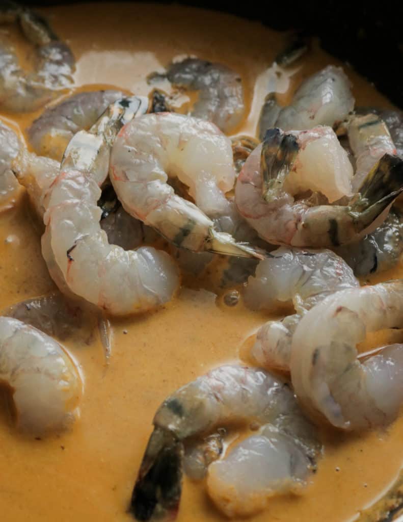 adding the cleaned shrimp to the thai coconut gravy.